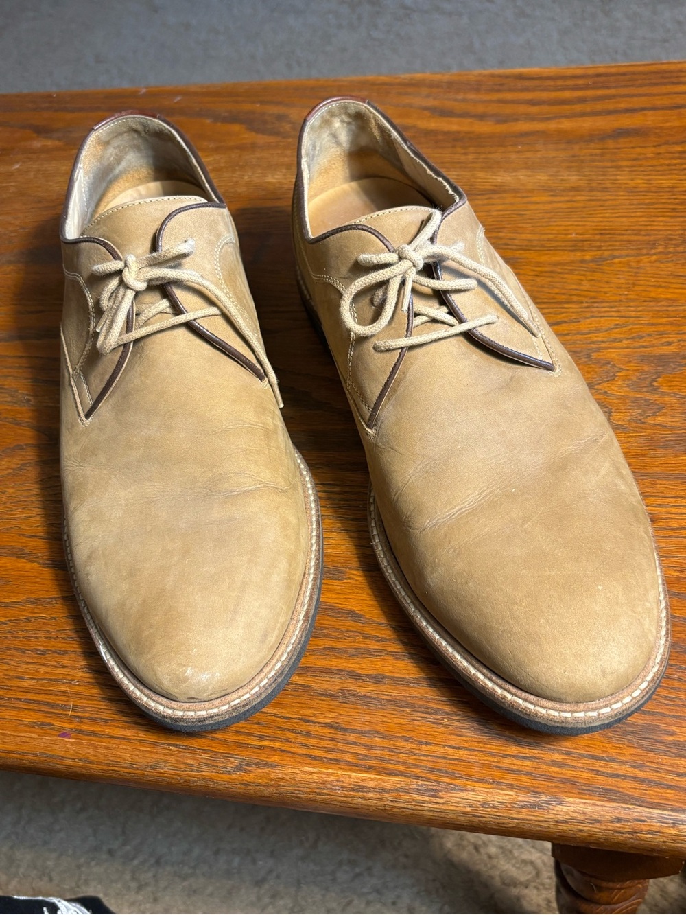 Johnston & Murphy leather Bucks Tie Front, Rubber Bottoms. Men’s size 12
